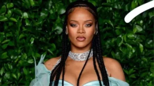 yildiz sarkici rihanna ucuncu kez zirvede 15060332 8187 amp